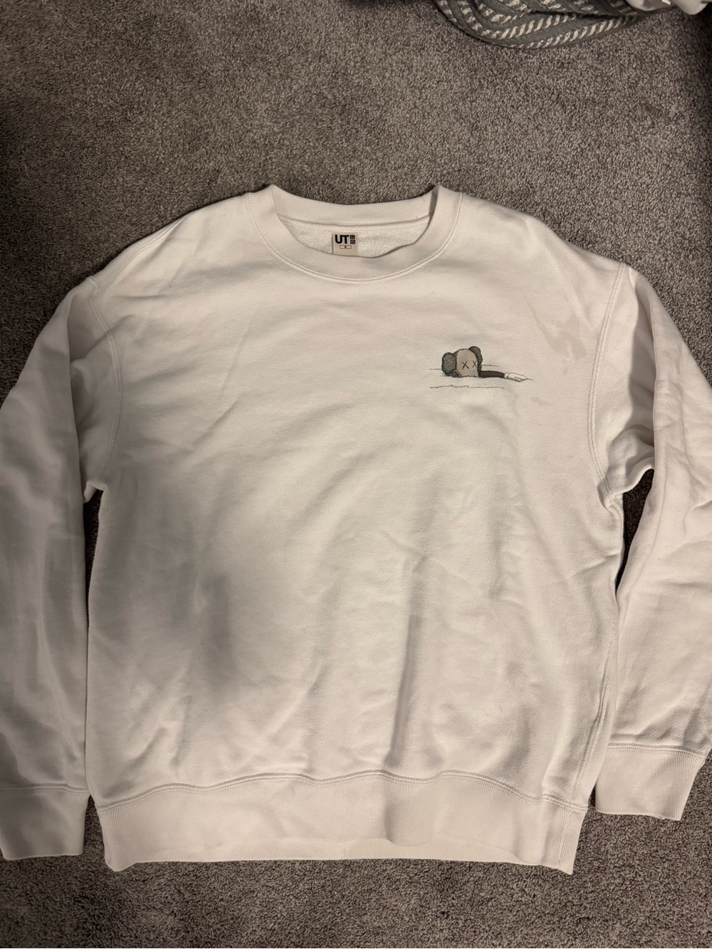 Uniqlo White Crewneck Sweatshirt with Small Embroidered Graphic